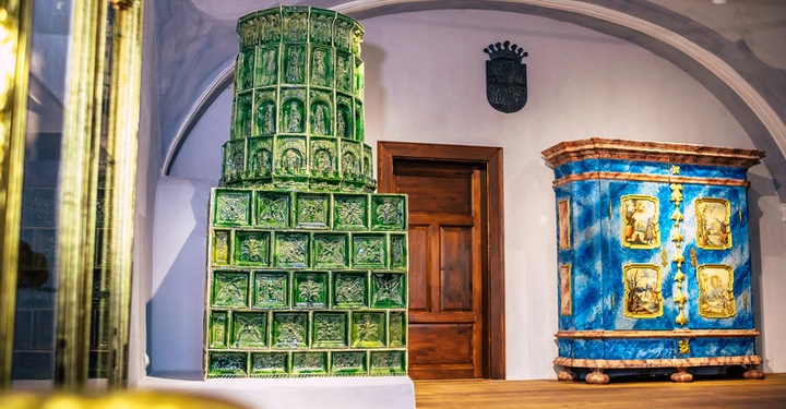 Galerie-Bild 4: Kachelöfen waren oft nicht nur prächtig verziert, sondern wurden vor allem wegen Ihrer Wärmespeicherfähigkeit geschätzt. Auch heute kommen Ihre modernen Vertreter noch zum Einsatz.