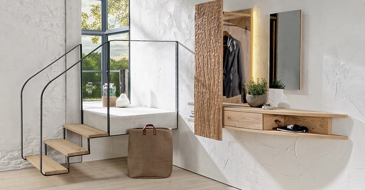 Galerie-Bild 2: Hinterleuchtete Wandgarderobe V-Organo aus rustikaler Wildeiche von Voglauer 