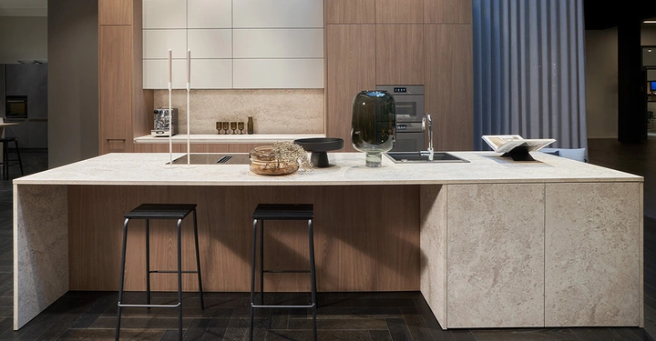 Galerie-Bild 14: Stein_Granit_Kueche_32_b_AV2020_Luxor_braun_AV3050GL_Granit_beige_AV6000_NCS Kopie.jpg