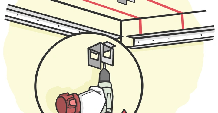 Hand hält Bohrmaschine montiert Metallhalterungen Decke und Wände mit horizontalen und vertikalen Metallschienen rot markierte Linien beigen Hintergrund.