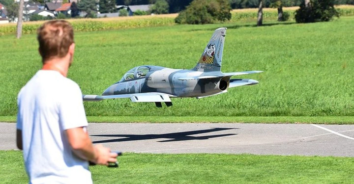 Galerie-Bild 2: SCHAU!_ © Vorarlberger Modellflugverein Kopie.jpg