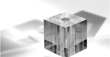 Der Bauherr:innenpreis 2026: Ein gläserner Würfel, den sich die Gewinner:innen nach Hause nehmen dürfen.