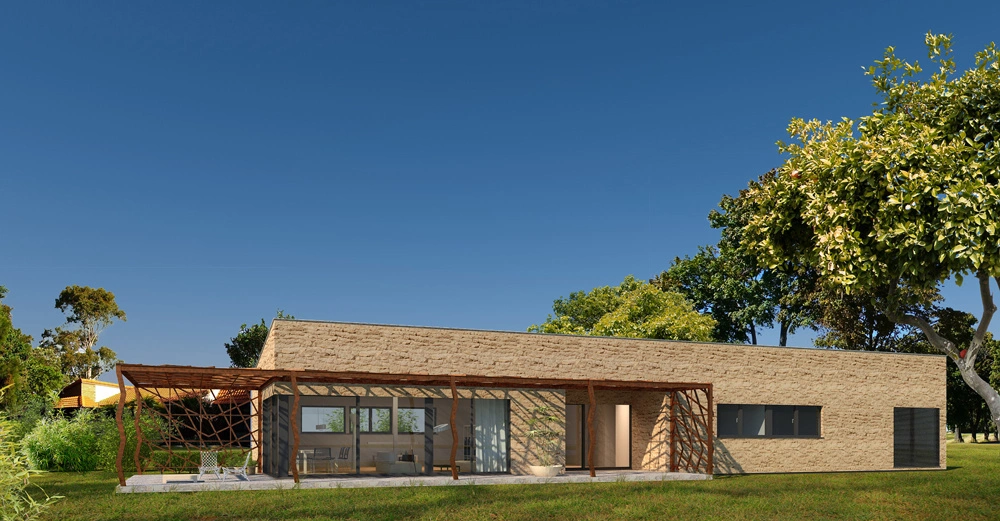 Bungalow mit Steinmauern und Holzpergola steht in einer grünen Wiese mit Bäumen im Hintergrund und klarem blauen Himmel