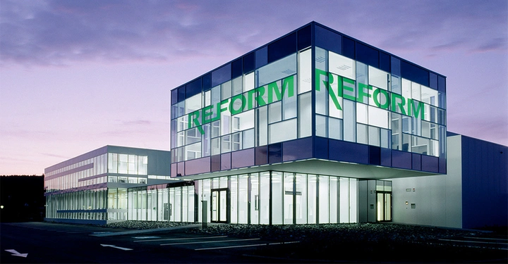 Galerie-Bild 5: REF_Schauraum Steyr Kopie.jpg