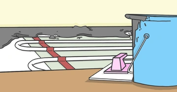 Ein blauer Eimer, aus dem Wasser überläuft, steht auf einem Tisch. Daneben ist eine weiße Palette mit einem rosa Gegenstand. Im Hintergrund ist eine verschüttete Flüssigkeit.