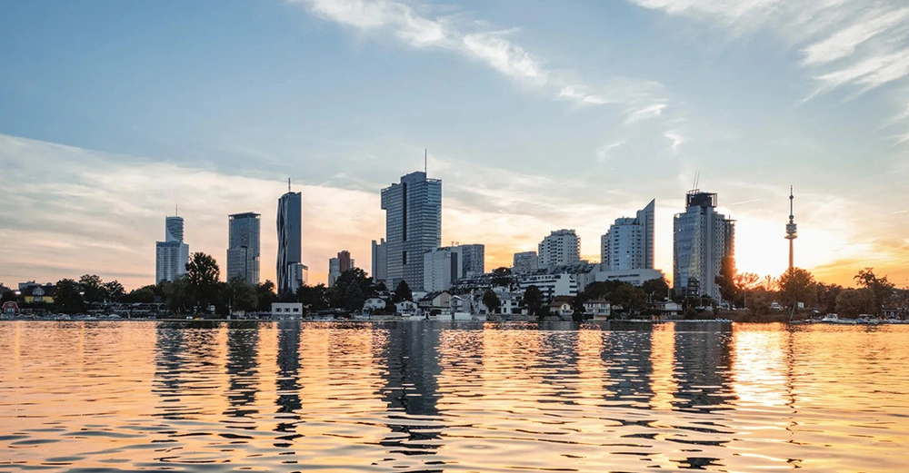 largeWebp_x2_Huger-0529_cropped Kopie.jpg