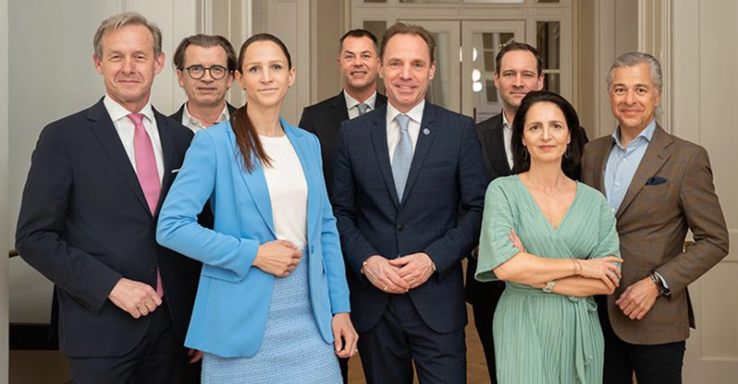 Gruppenbild des Das VÖPE-Präsidiums mit Gerald Beck, Erwin Größ, Nadja Holzer, Philipp Resl, Andreas Köttl, Christopher Pongratz, Sabine Müller, Peter Ulm