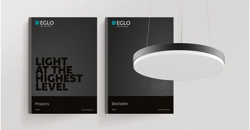 2 Cover von EGLO Produktkatalgoen auf weißem Hintergrund, im Vordergrund eine Hängeleuchte in weiß/grau.