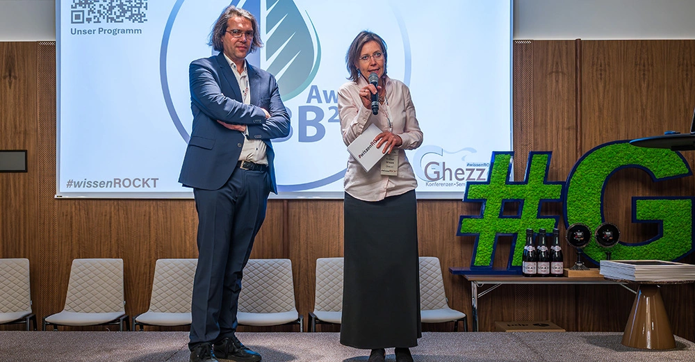 Alexander Ghezzo und Gudrun Ghezzo auf der Bühne bei der Verleihung der 14. GBB Awards. 