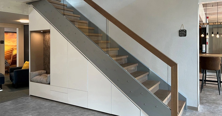 Galerie-Bild 2: Treppenschrank-2 Kopie.jpg