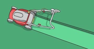 Rasenmäher mäht grünes Gras im Garten hinterlässt einen gemähten Streifen.