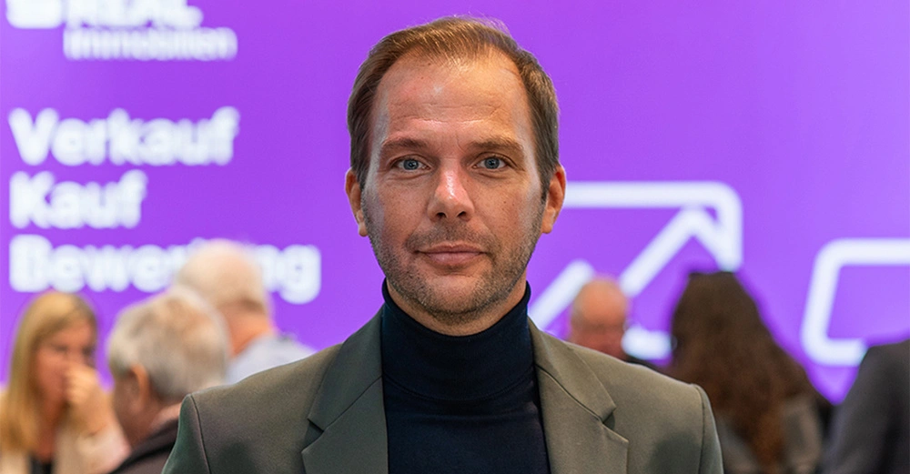 Nino Lutz, Prokurist von s REAL, bei einer Veranstaltung