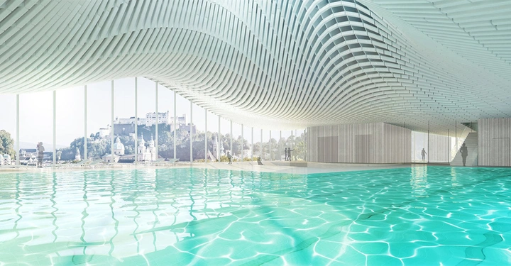 Ein großes Hallenbad mit türkisfarbenem Wasser und geschwungenen modernen Deckenstrukturen große Fenster geben den Blick auf eine Burg und eine hügelige Landschaft frei einige Menschen befinden sich im Raum.