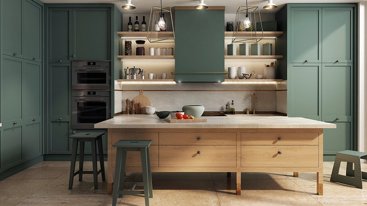 Holzküche in dunklem Grün mit heller Holz-Kücheninsel