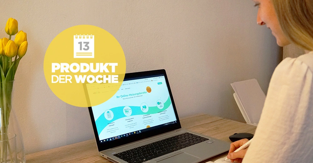 Frau arbeitet am Laptop an einem Schreibtisch mit gelben Tulpen in einer Vase links Text auf gelbem Kreis: 13 PRODUKT DER WOCHE