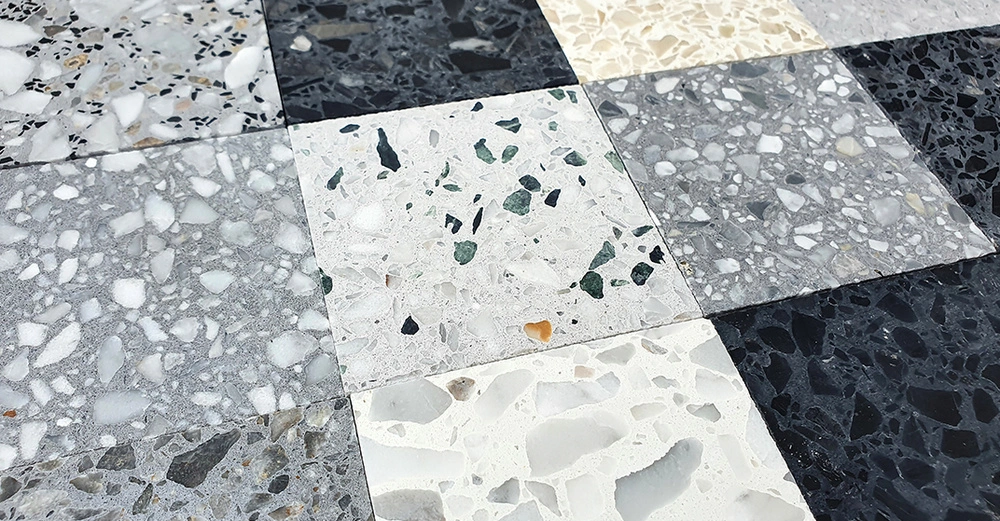 Aufnahme eines Bodens mit verschiedenen Terrazzo Arten. Unterschiedliche Farben, Muster und Materialien.
