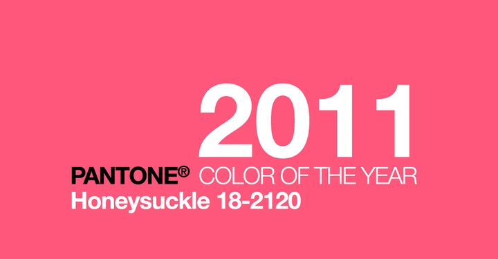 Galerie-Bild 16: Ein rosa Hintergrund zeigt den Text 2011 PANTONE COLOR OF THE YEAR Honeysuckle 18-2120 in weißer und schwarzer Schrift.