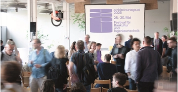 zahlreiche Menschen leicht verschwommen bei Veranstaltung