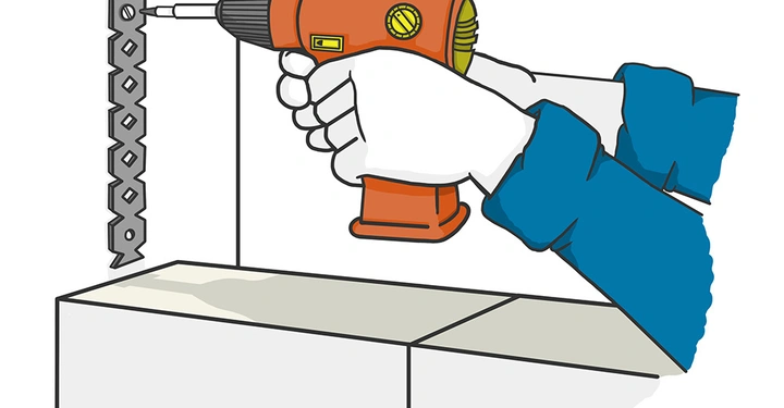 Eine Hand hält einen Schraubenzieher und dreht eine Schraube in ein Wandregal in einem Wohnraum