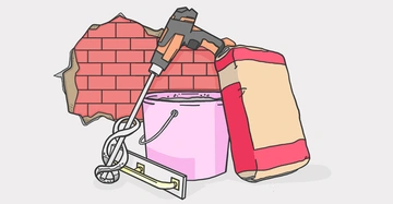 Eine Mauer mit sichtbaren Ziegeln zeigt eine beschädigte Stelle während ein Mischgerät vor einem Eimer und einem Sack Zement steht im Vordergrund liegt eine Maurerkelle auf dem Boden.