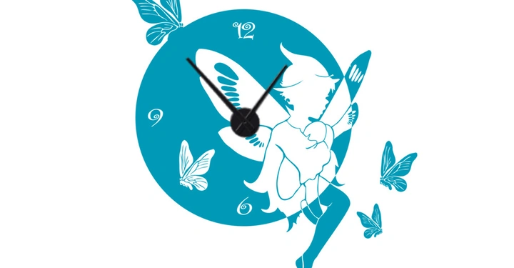 Galerie-Bild 9: Eine hellblaue Uhr zeigt eine Fee, die einen Pinsel hält, umgeben von Schmetterlingen auf weißem Hintergrund. Das Zifferblatt hat nur die Zahlen 12 und 6.