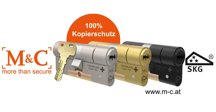 Schlösser in verschiedenen Farben und ein goldener Schlüssel schweben vor einem weißen Hintergrund mit Text 100 Prozent Kopierschutz M and C mehr als sicher www.m-c.at und dem SKG-Logo