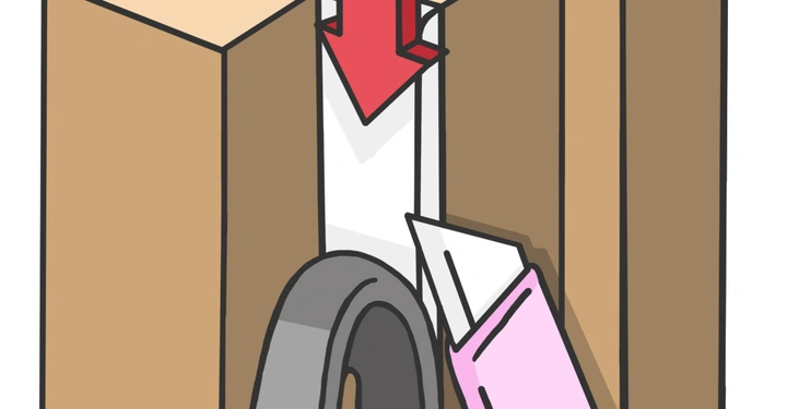 Ein grauer Magnet wird von einem weißen Objekt mit rotem Pfeil in die Öffnung eines braunen Blocks eingeführt. Ein rosafarbenes Keilwerkzeug wird von der Seite hineingeschoben.