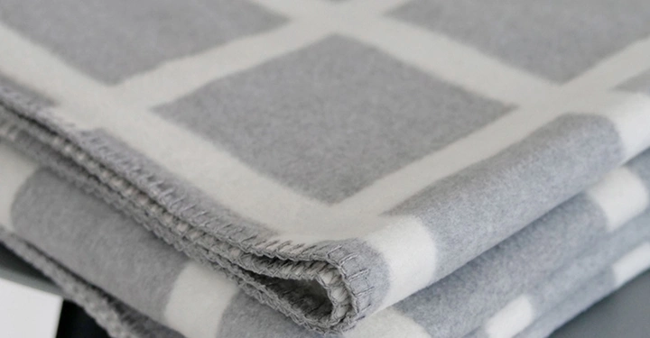 riema-germany-kuscheldecke-recycelte-baumwolle-vera-kariert-grau Kopie.jpg