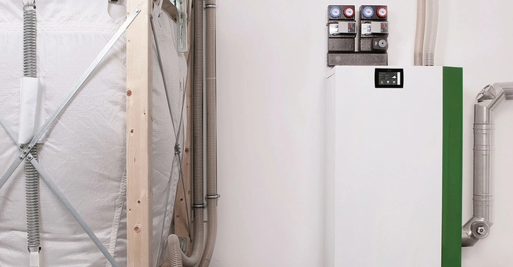 Galerie-Bild 2: Moderner Pelletsheizofen im Keller installiert