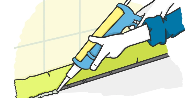 Hand trägt Dichtungsmasse aus einer Kartuschenpistole auf Fuge auf weiße Handschuhe gelbe und blaue Kartuschenpistole Fliesen im Hintergrund