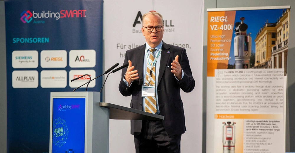 buildingSMART Vorstand Alfred Waschl eröffnet die Veranstaltung.