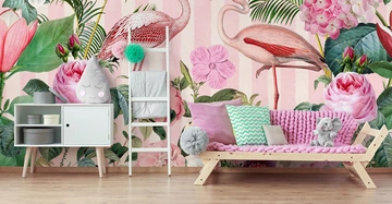 Im Hintergrund: Maßgefertigtes Tapetenmotiv von Andrea Haase mir rosa Flamingos und Pflanzen sowie Blumen. Im Vordergrund: Rosa Sitzbank, Leiter und Regal.