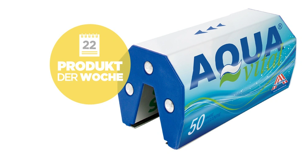 Eine Verpackung mit der Aufschrift AQUA vital liegt auf weißem Hintergrund Text 22 PRODUKT DER WOCHE steht in einem gelben Kreis links Verpackung verspricht 50 Jahre Garantie