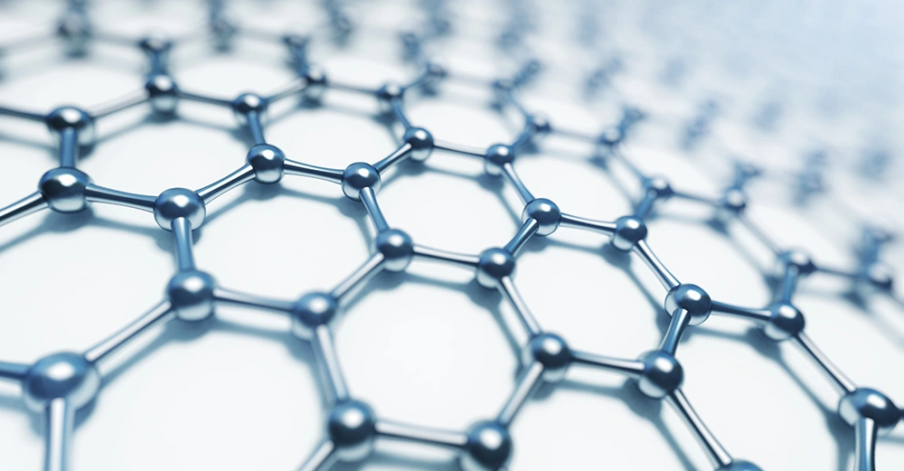 Blau-metallische hexagonale Molekülstruktur breitet sich in einem schrägen Winkel in die Ferne aus in einem hell beleuchteten Raum.