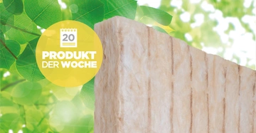 Faserplatte steht senkrecht Links ein gelber Kreis mit Text 20 PRODUKT DER WOCHE Umgeben von grünen Blättern im Hintergrund