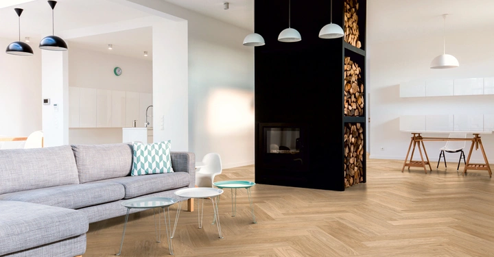 Galerie-Bild 3: MULTIflor-700-Eiche-Natur-Perla-in-Fischgrät-Verlegung.jpg