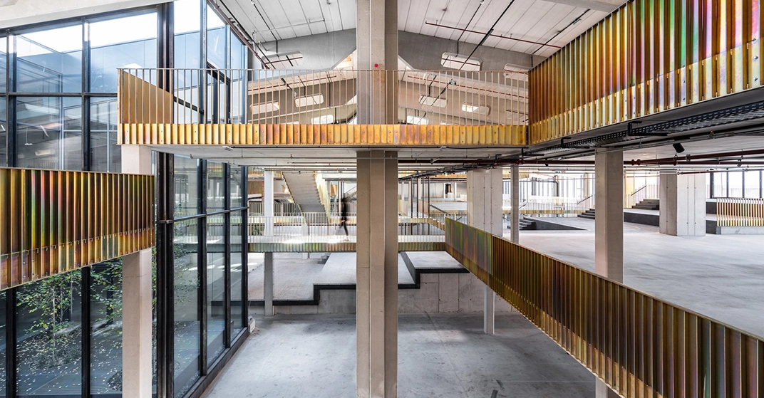 das Re-Use-Projekt Handelszentrum 16 in Bergheim entworfen von smartvoll Architekten: Ein industrielles Gebäude mit klarer Linienführung