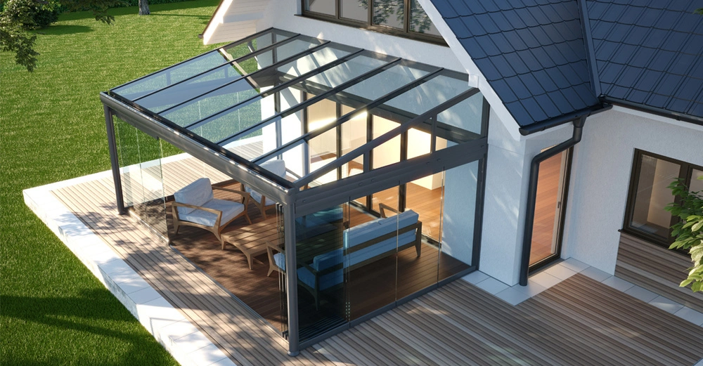Haus mit geräumigen Wintergarten in einer Stahlkonstruktion.