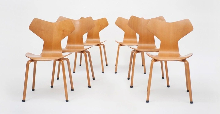 Galerie-Bild 4: Entworfen von der Ikone Arne Jacobsen im Jahr 1957, hergestellt von Fritz Hansen: Der Grand Prix Chair wird auch der "Stuhl der Stühle" genannt und ist ein ikonisches Beispiel für dänisches Mid-Century-Design.