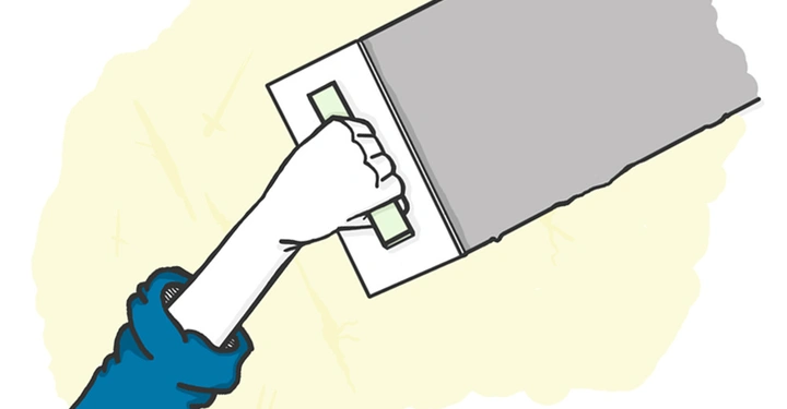 Eine Hand mit blauem Ärmel hält eine Säge horizontal in der Luft vor einem blassgelben Hintergrund.