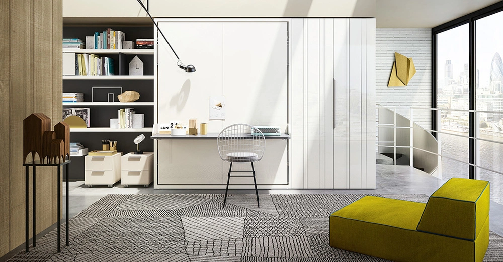 Ein moderner Arbeitsplatz mit einem Stuhl vor einem weißen Schreibtisch Aktion mit Regalen voller Bücher und Dekorationen Kontext in einem hellen Raum mit großen Fenstern und Blick auf eine Stadtlandschaft Im Text steht LUN 21