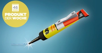 Eine Tube Klebstoff gibt einen Flüssigkeitsstreifen auf eine glatte Oberfläche ab in einem blau beleuchteten Studio. Links steht ein gelber Kreis mit 46 PRODUKT DER WOCHE.