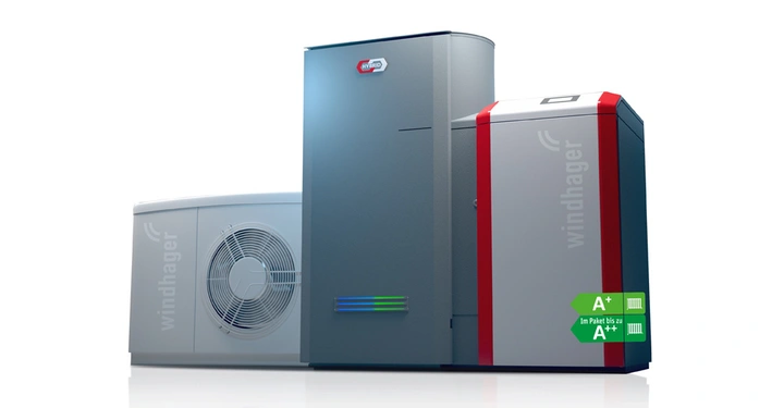 Drei Heizgeräte stehen nebeneinander vor weißem Hintergrund mit blauem Schein. Auf zwei Geräten steht "windhager". Das dritte Gerät trägt die Aufschrift "HYBRID". Ein Etikett zeigt Energieklasse A+ bis A++.