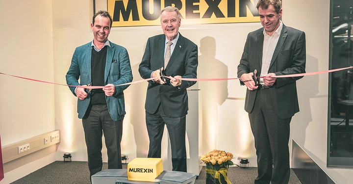 Galerie-Bild 1: Murexin GmbH eröffnete am 29. 1. 2020 in Wiener Neustadt das neue Technikum und startete damit die Serviceoffensive 2020. Von links: Robert Schmid (Eigentümer Murexin GmbH und Geschäftsführung Schmid Industrieholding), Wiener Neustadts Bürgermeister Klaus Schneeberger, Bernhard Mucherl (Geschäftsführung Murexin GmbH).