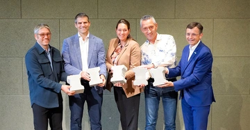 Die Projejtpartner von links nach rechts: Jakob Lederer, Wolfgang Moser, Linda Peer, Josef Thon, und Josef Scheidl, Geschäftsführer Brantner Green Solutions.