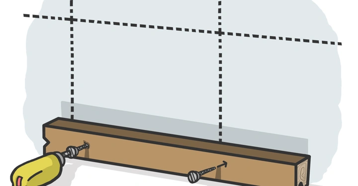Ein gelber Akkuschrauber schraubt eine Schraube in ein Holzbrett an einer Wand mit schwarzer gestrichelter Linienmarkierung