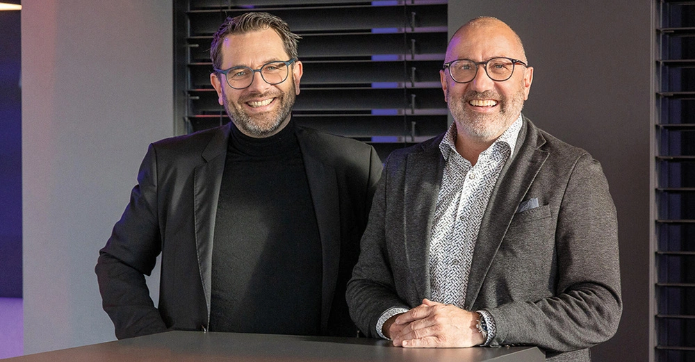Robert Roithmayr, Architekt und Geschäftsführer von Formfinder (links) und Andreas Kraler, geschäftsführender Gesellschafter von HELLA, diskutierten die Rolle der Verkaufspsychologie in der Bauindustrie.