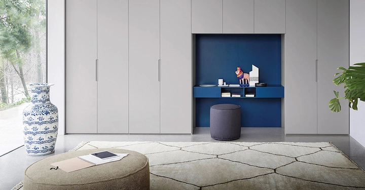 Galerie-Bild 2: Kleiderschrank mit Tisch(c)Livarea_1000.jpg