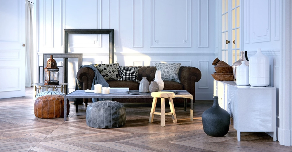 wunderschöner Stuck an weißer Wohnungswand in typischem Altbau, dazu dunkelbrauner Fischgrätparkett