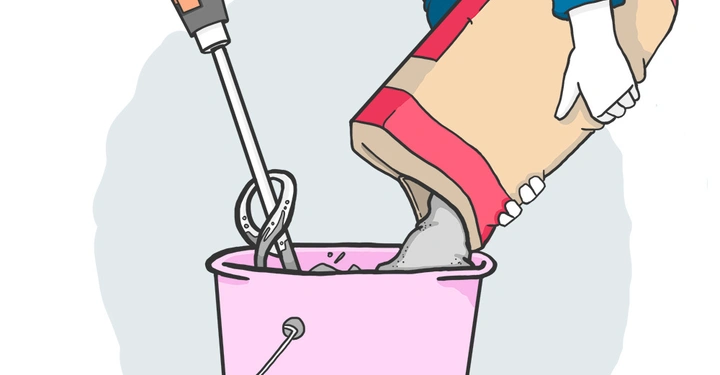 Eine elektrische Mischmaschine mischt eine Substanz in einem rosa Eimer während eine Person eine Tüte Zementpulver hineinleert in einem normal beleuchteten Raum